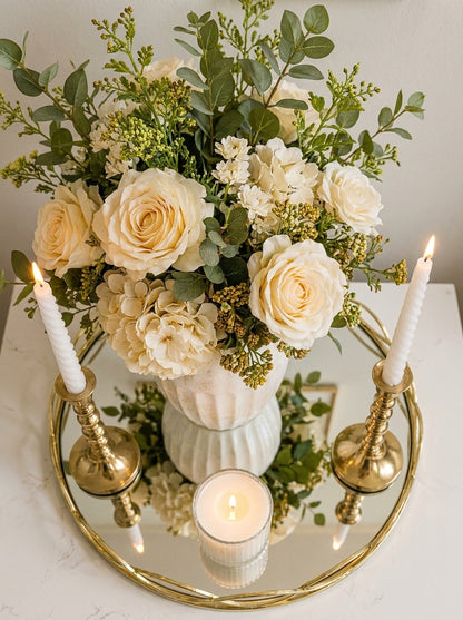 Set Decorativo Elegante de 7 Piezas con Bandeja Espejo y Candelabros Dorados