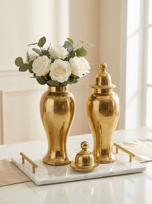 Set Decorativo Elegante de 3 Piezas con Jarrones Dorados y Bandeja